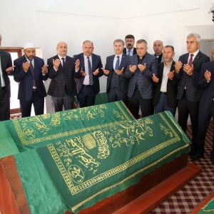 AHİ TÜRBESİ